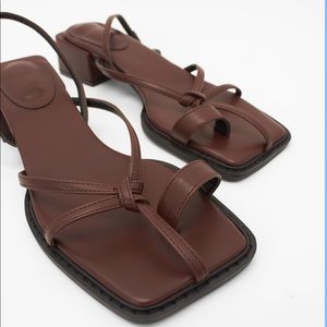 SQUARED TOE RING SANDALS